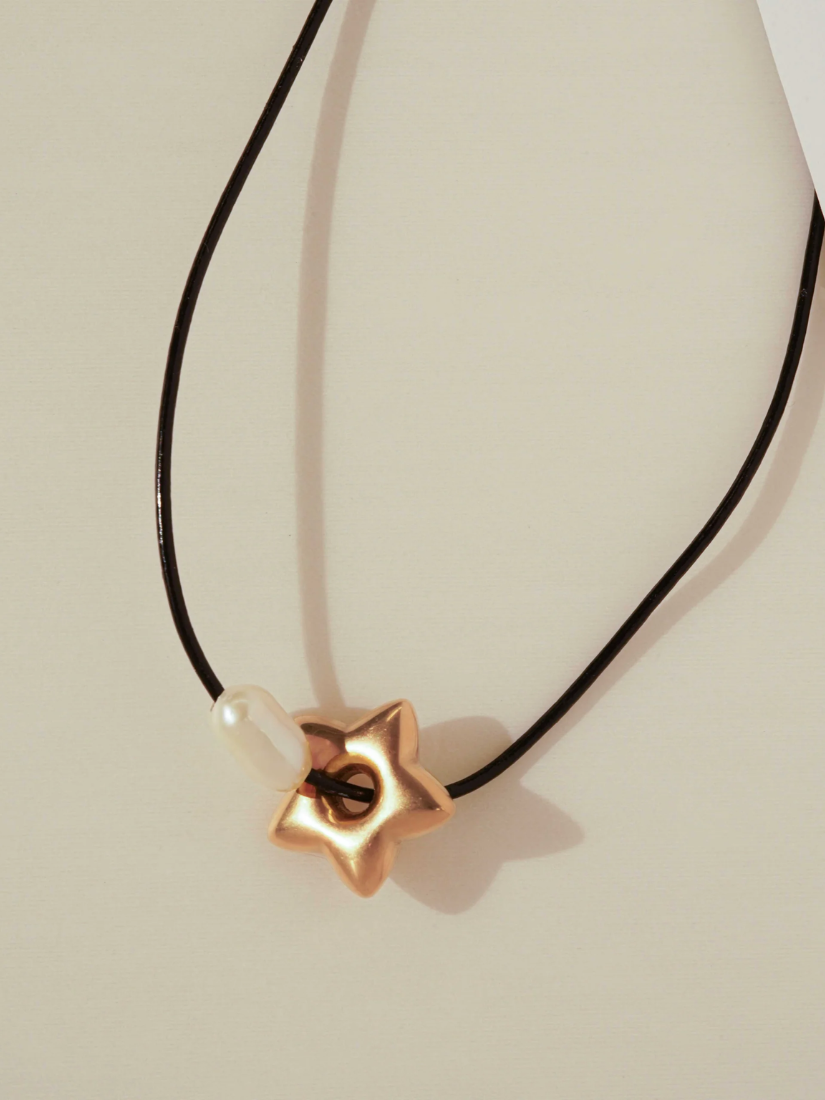 Lee Star Necklace Gold Black
