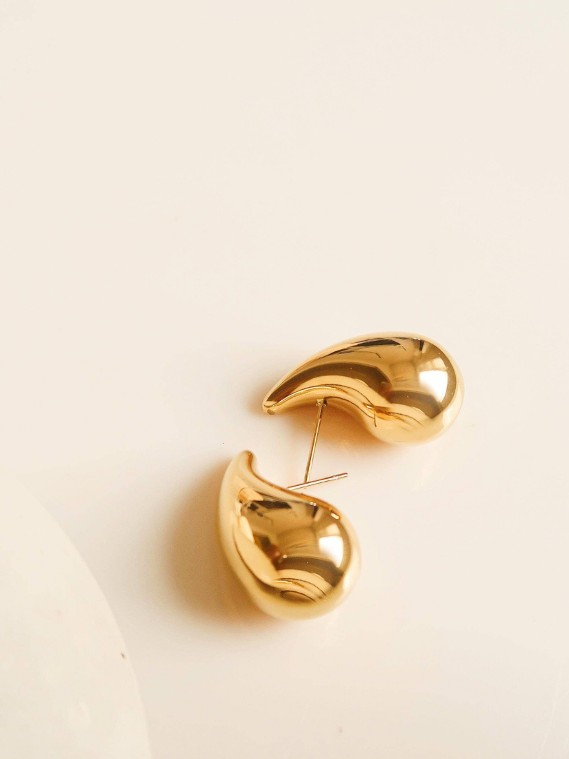 Colette Large Huggie Droplet Earring Yellow Gold